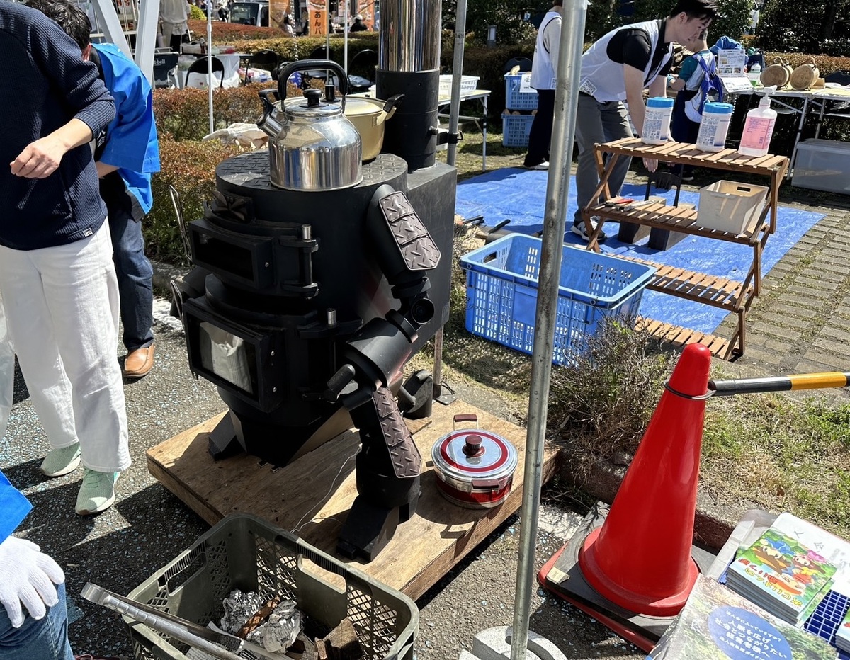 黒目川花まつりに3つのブース 【その2 薪割り体験】