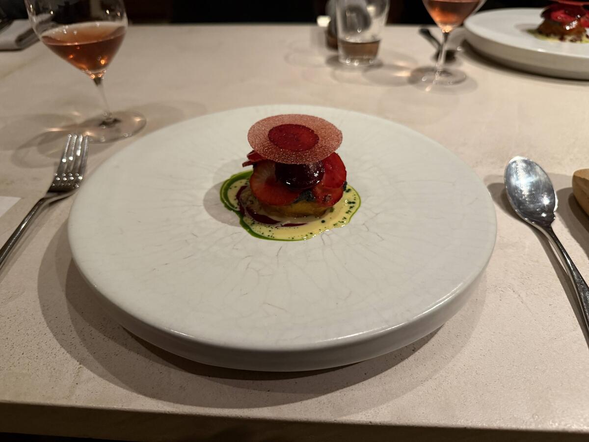 ミシュラン星付きレストラン「aeru」様で使用される大村商事のとんぼ薪