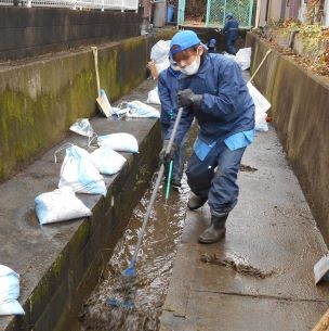 水路の清掃スタッフ